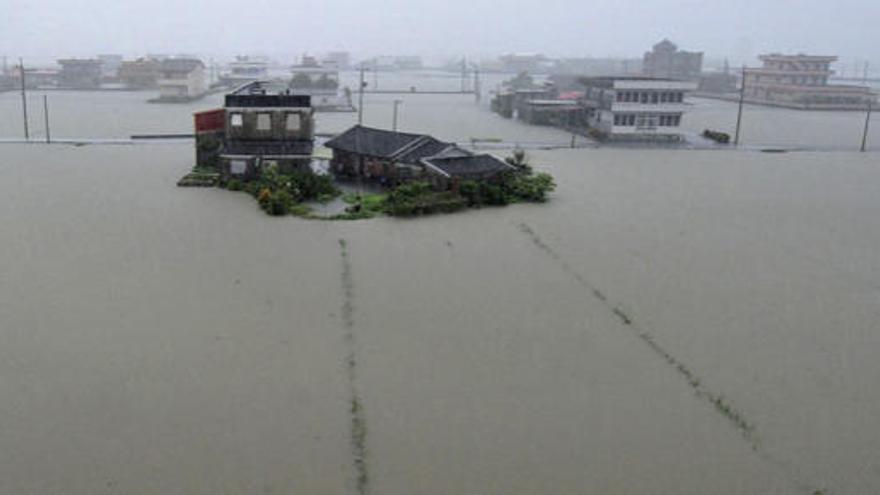 El tifón &quot;Megi&quot; a su paso por Filipinas.