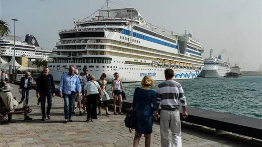 La capital grancanaria espera a 16.000 cruceristas en el inicio del Carnaval