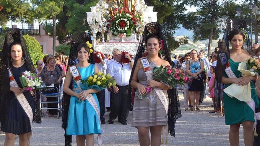 Los patronos recorren las calles en el día grande de las fiestas