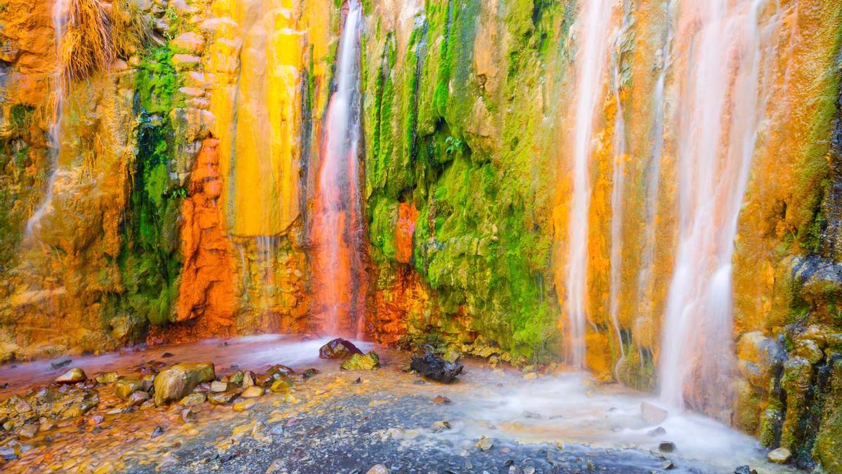 ¿Creías que lo habías visto todo? Nos adentramos en las Cascadas de Colores de La Palma