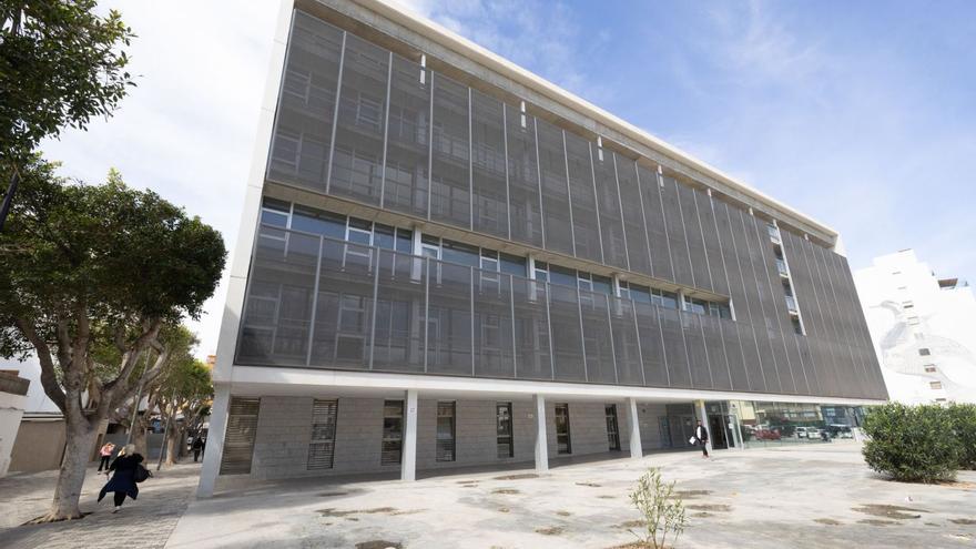 Fachada de la sede de los juzgados de Ibiza, en la plaza de sa Graduada de Vila.