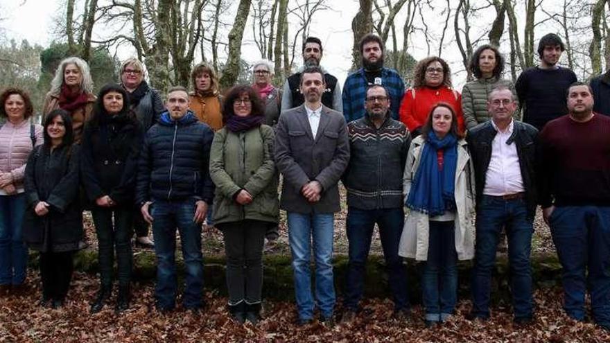 Los integrantes de la lista del BNG escogieron la carballeira para su foto de presentación de candidatura. // Bernabé/Miguel Areán