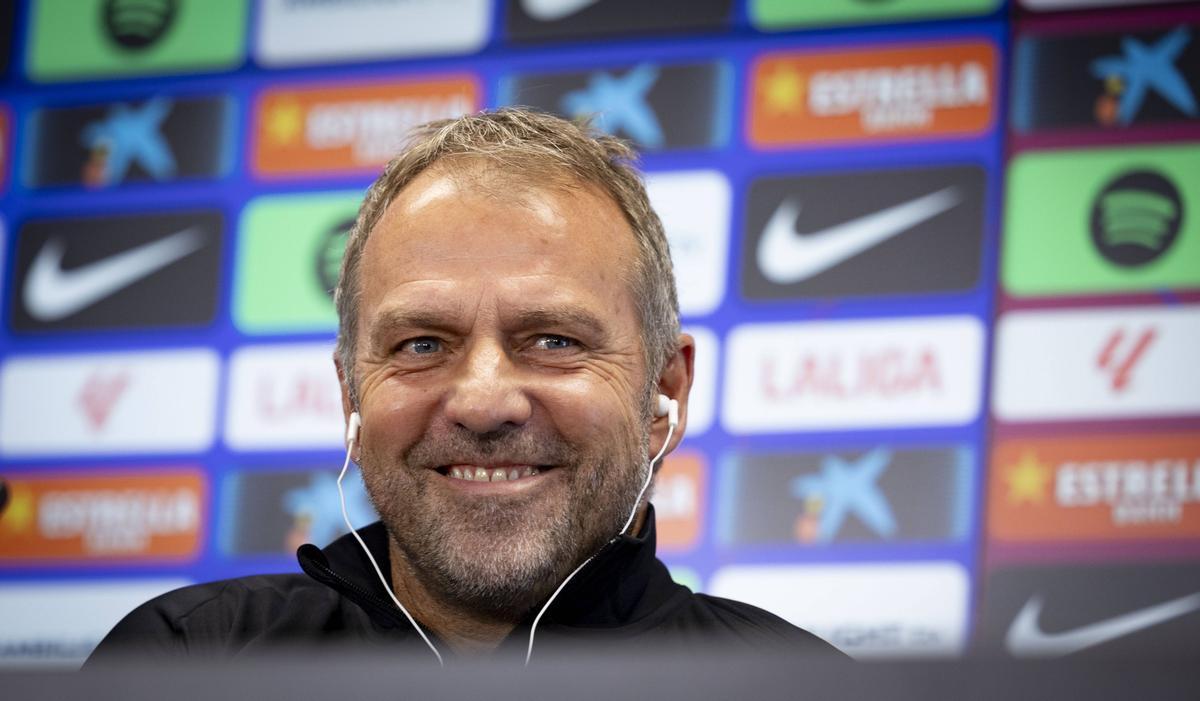 Hansi Flick, sonriente durante una rueda de prensa