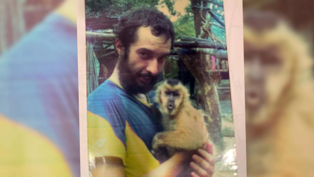 Uno de los momentos que Quique vivío cuidando monos capuchinos.