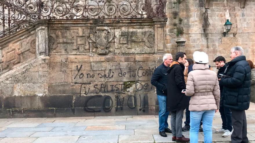 Aparecen nuevas pintadas en la Catedral de Santiago