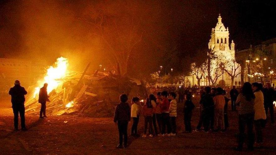 La Hoguera de Sant Antoni estrena ubicación en el Port de Sagunt