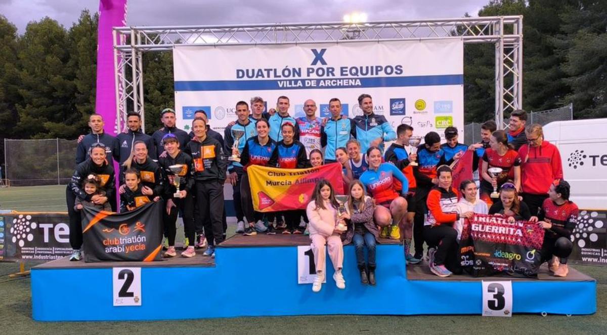Podios masculino y femenino de la categoría élite. | FTRM