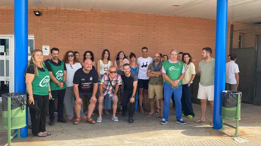 VÍDEO | Concentración a las puertas del centro penitenciario de Palma tras la brutal agresión sexual a una psicóloga en la prisión de Sevilla II