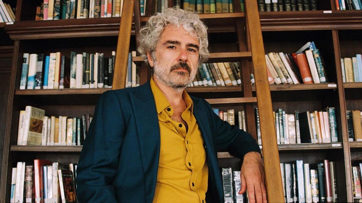 Abraham Boba, líder de León Benavente: «El culto al cuerpo lleva décadas saliéndose de madre, pero hay personajes históricos, como Napoleón, a los que ya sus enemigos ridiculizaban por su estatura»