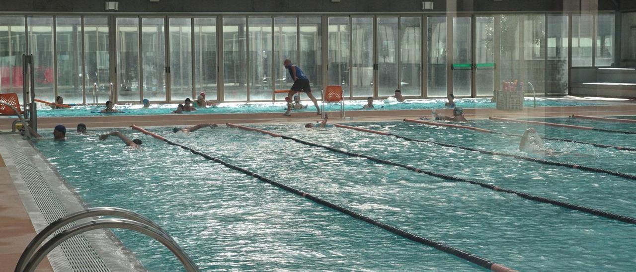 La piscina municipal del Grau de Gandia con la zona de aquagym al fondo. | LEVANTE-EMV