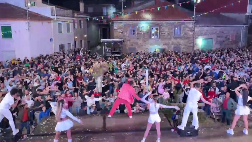 La orquesta La Fórmula pone a bailar a Valer de Aliste