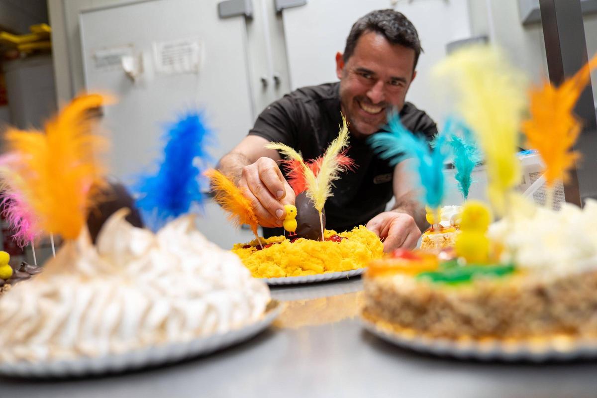 Treballant a tota màquina al Forn d'en Pep