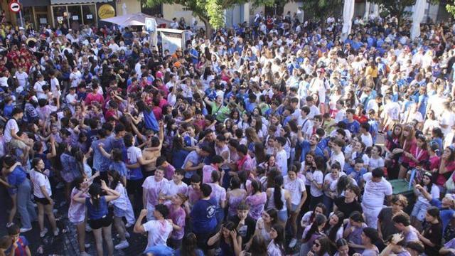 Alagón se echó a la calle para disfrutar del ambiente festivo. | SERVICIO ESPECIAL