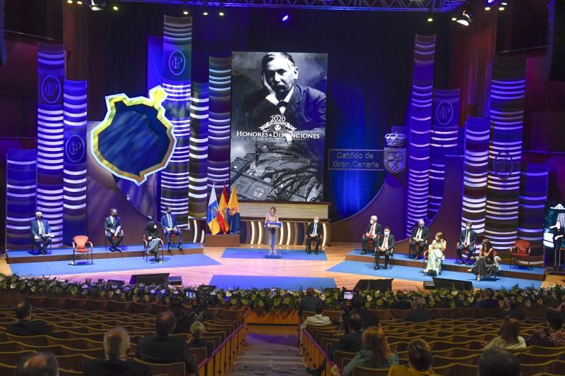 Acto de entrega de honores y distinciones del Cabildo.