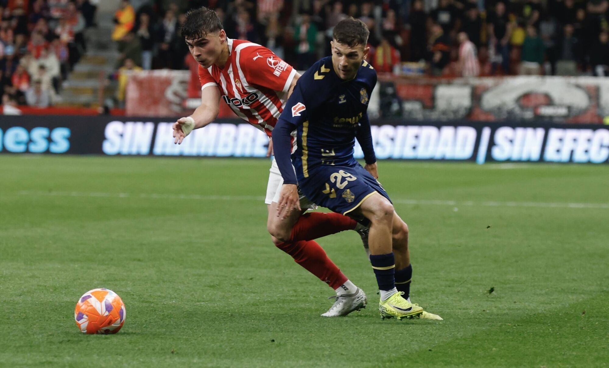 EN IMÁGENES: El Sporting - Tenerife disputado en El Molinón