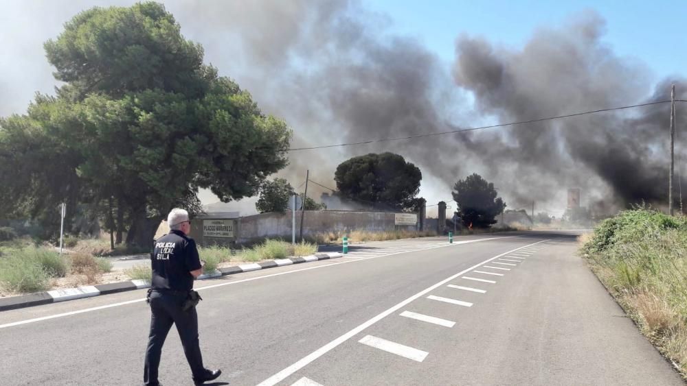 Incendio en un almacén de balas de cartón de Silla