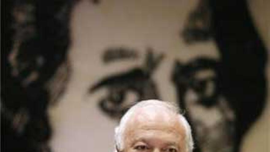 Moratinos dice que el embajador de Venezuela le ha expresado su respeto por el Rey