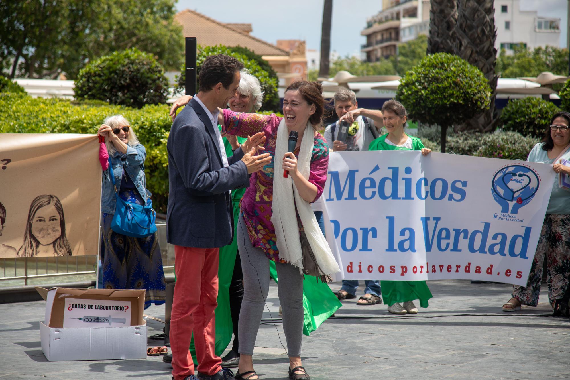 Una médica que ejerce en Manacor participa en una protesta antivacunas: "No van a dar la inmunidad que toca"