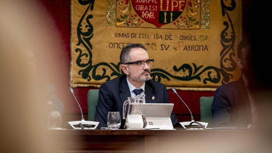 Admitida la querella de una exedil del PP por presunto acoso contra el alcalde de Móstoles