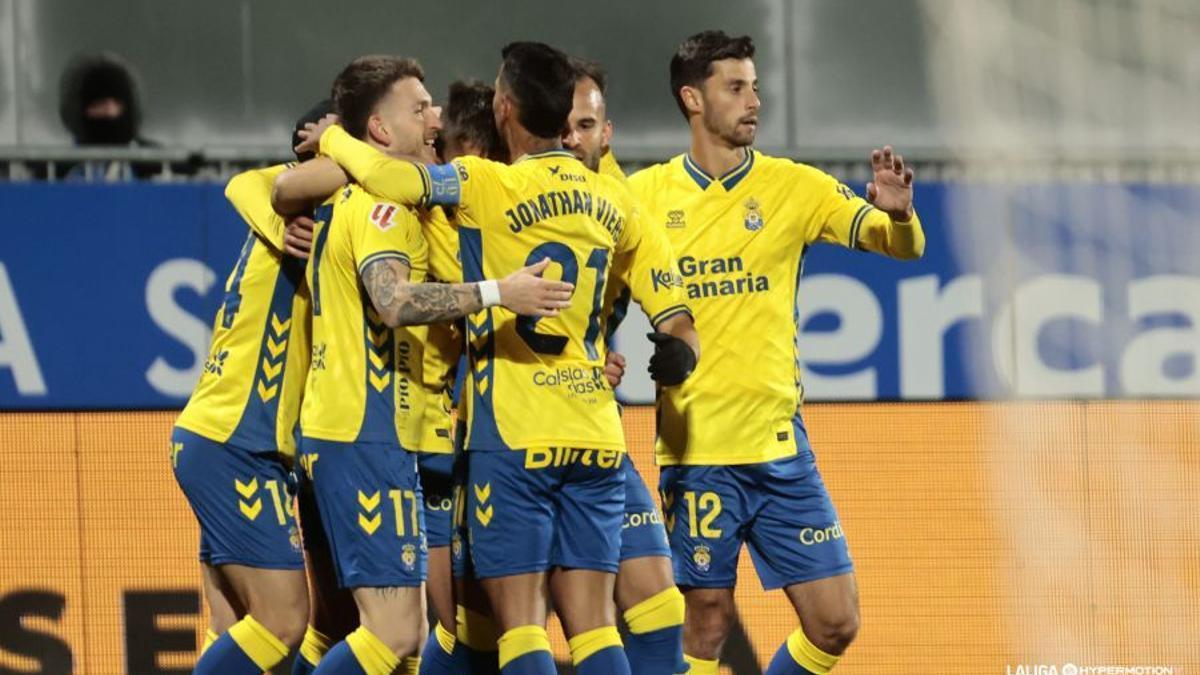 Viti Rozada, Viera, Enzo y Jesé festejan el primer tanto de la UD en el Ibercaja.