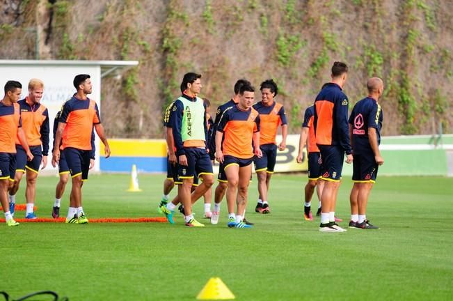 Entrenamiento de la UD Las Palmas en Barranco ...