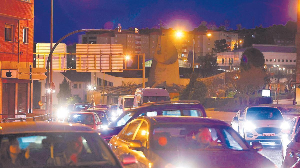 Multado con 200 euros y 4 puntos menos por no respetar la cuenta atrás en la rotonda de Oviedo: la multa que ya está llegando a los conductores