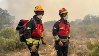 Un incendio forestal en Ibi entra en el parque natural de la Font Roja de Alicante