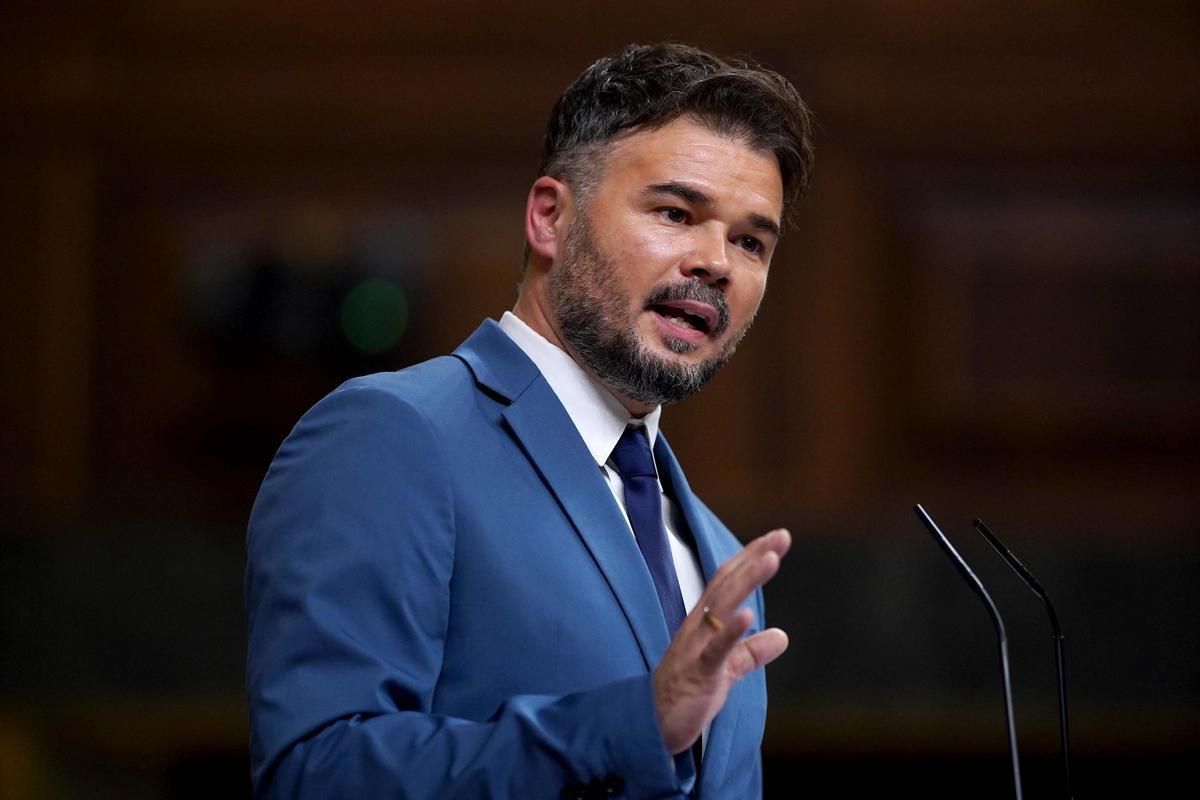 Gabriel Rufián durante la primera sesión del debate de Investidura que se celebra estos días en el Congreso de los Diputados Gabriel Rufián durante la primera sesión del debate de Investidura que se celebra estos días en el Congreso de los Diputados
