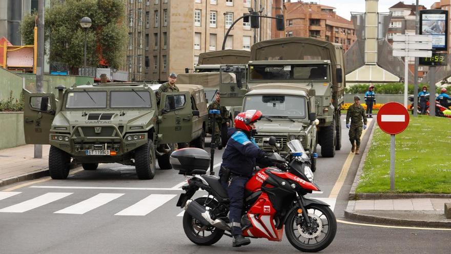 Soldados desinfectando en Gijón