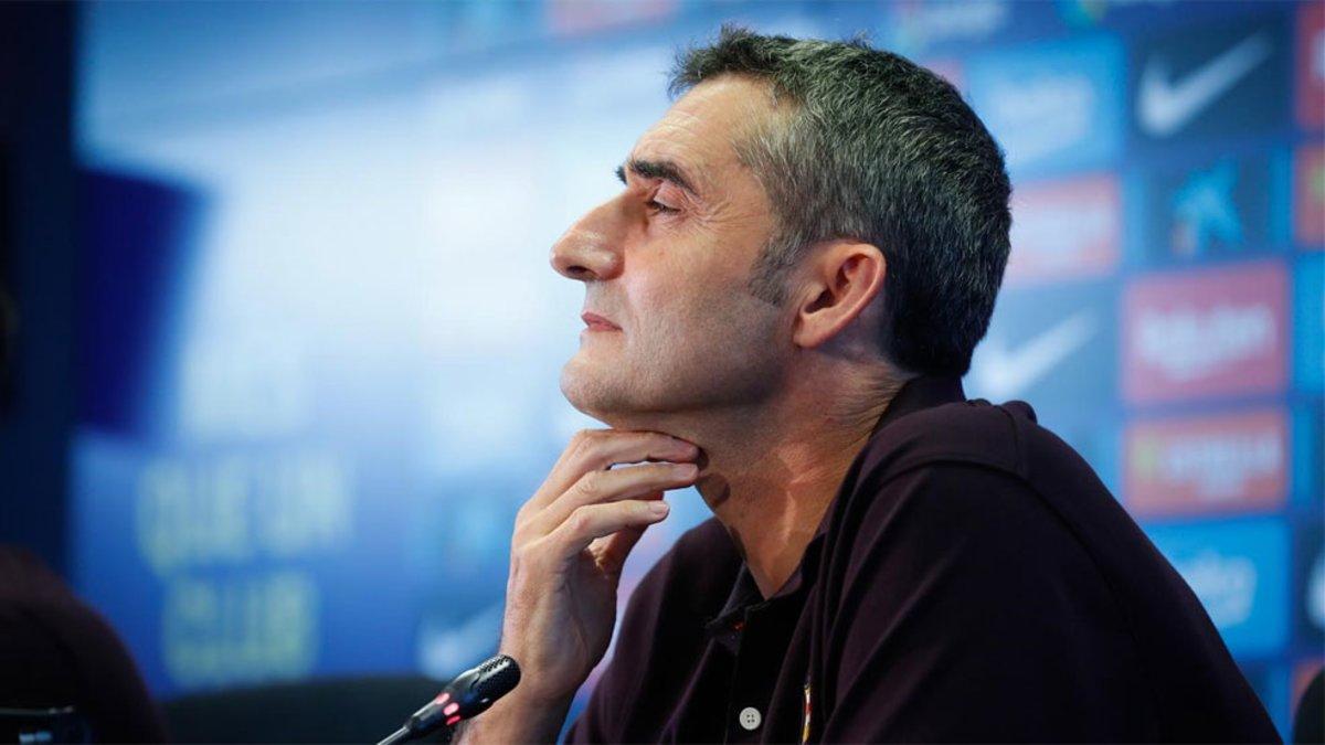 Valverde habla en Praga ante los medios