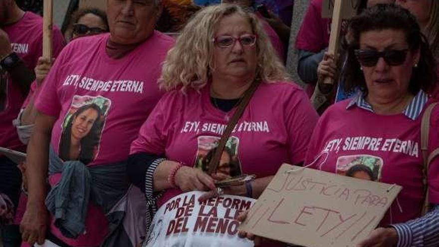 Mar Bermúdez (centro), madre de Sandra Palo.