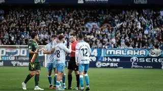 Tres titulares del Málaga CF, apercibidos de sanción en el tramo final