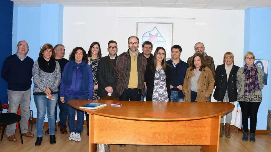 El nuevo Consello Comarcal del BNG, con Odilo Barreiro y Silvia Carballo en el centro. // G. Núñez