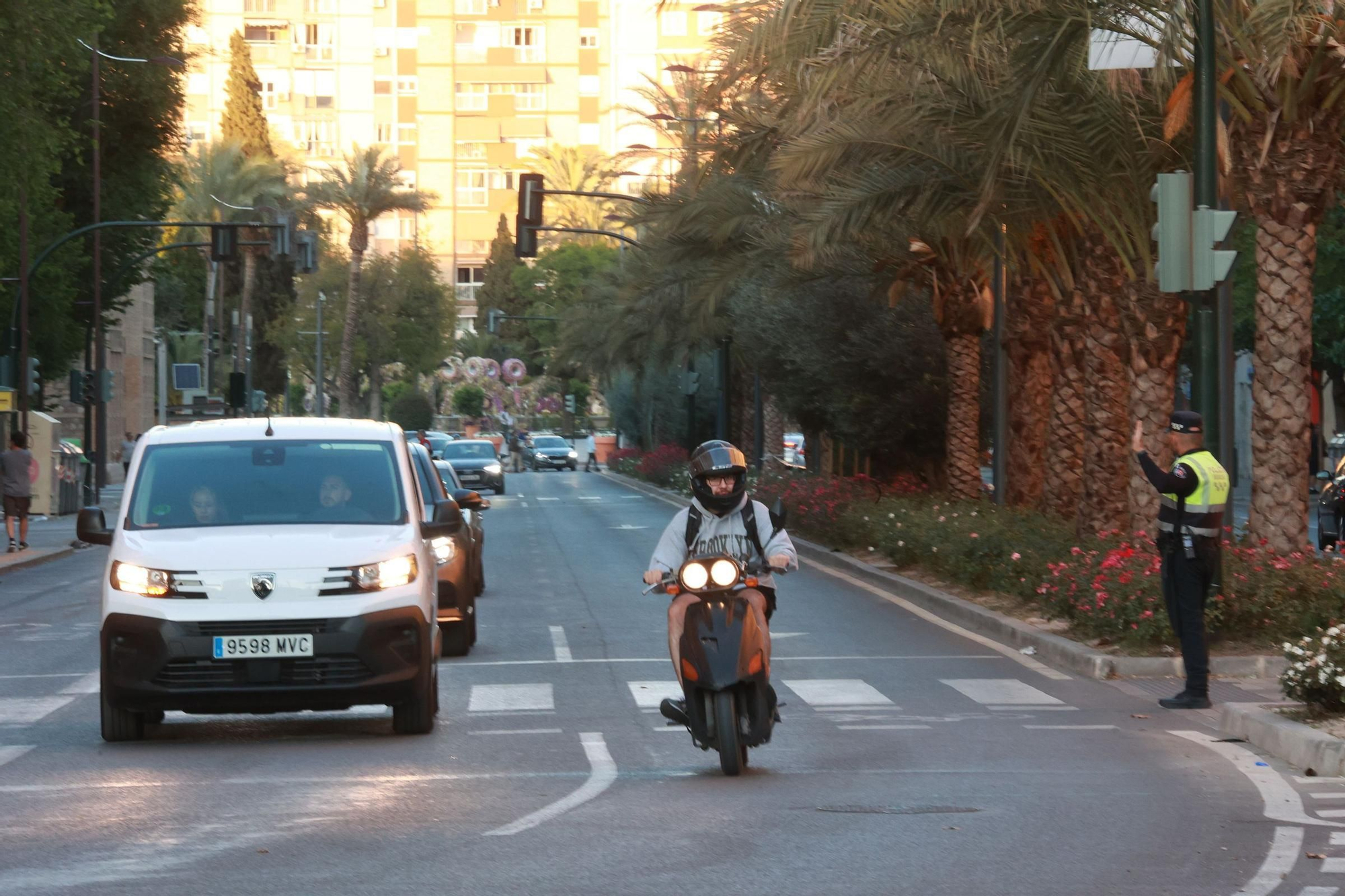 El caos que dejó el apagón eléctrico este lunes por las calles de Murcia, en imágenes
