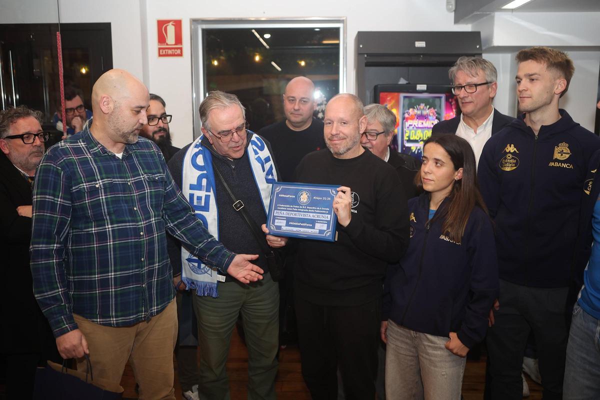 Inaugurada la peña deportivista Acrunia en Vioño