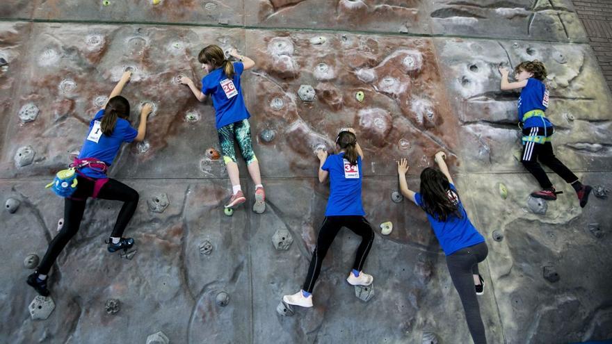 Los escaladores ovetenses lamentan el cierre del rocódromo de Otero