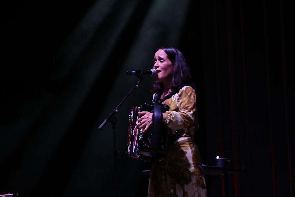No te pierdas las mejores imágenes del concierto de Julieta Venegas en La Mar de Músicas
