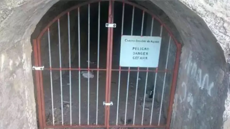 Tres jóvenes se adentran en unas antiguas galerías de agua en Canarias y lo graban pese a estar prohibida la entrada