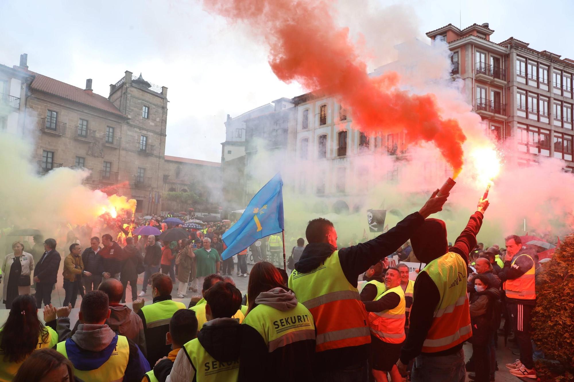 EN IMÁGENES: El avance de la protesta contra la cierre de Saint-Gobain en Avilés