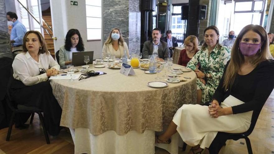 Foro sobre los fondos europeos organizado por el periódico y CaixaBank en el Casino de Santa Cruz de Tenerife.