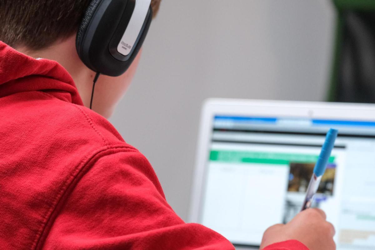 Los recursos audiovisuales pueden ayudar a los niños y niñas a comprender lo que estudian