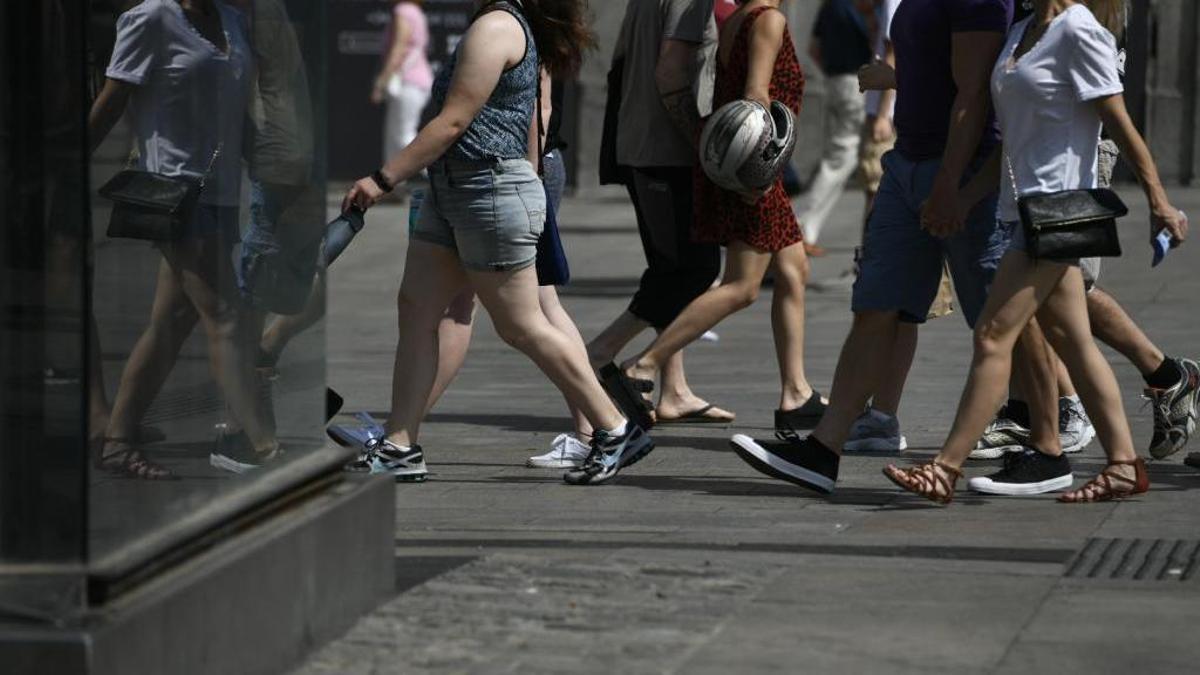Gente andando por la calle