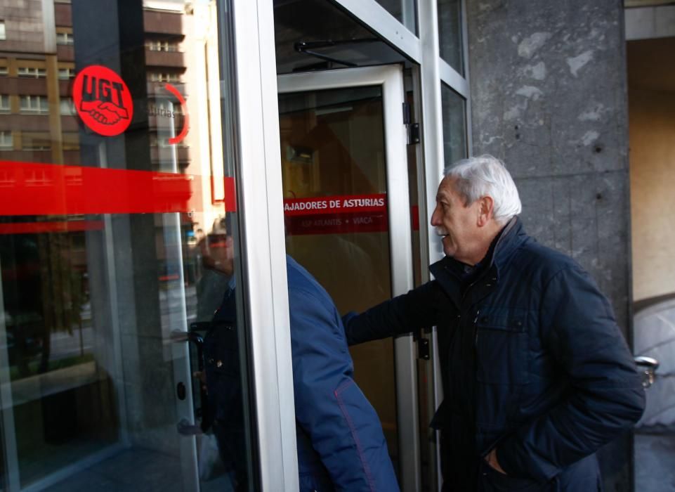 Llegada al juzgado puesta en libertad de los seis detenidos tras el registro de UGT