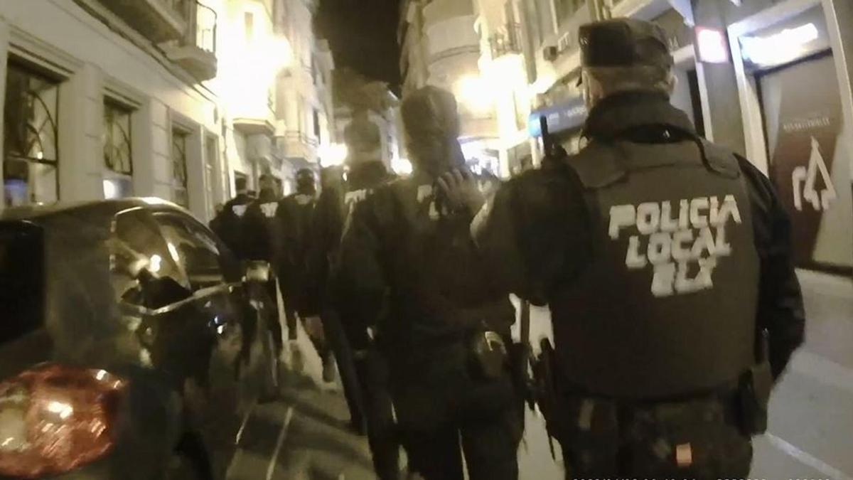 Control de la Policía Local al ocio nocturno en Elche