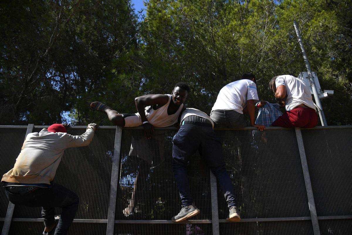 Lampedusa, colapsa tras la llegada de 6.000 inmigrantes en 24 horas