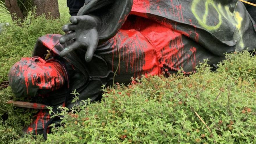 Die Statue von Junípero Serra in San Francisco: von Demonstranten umgestürzt und beschmiert.