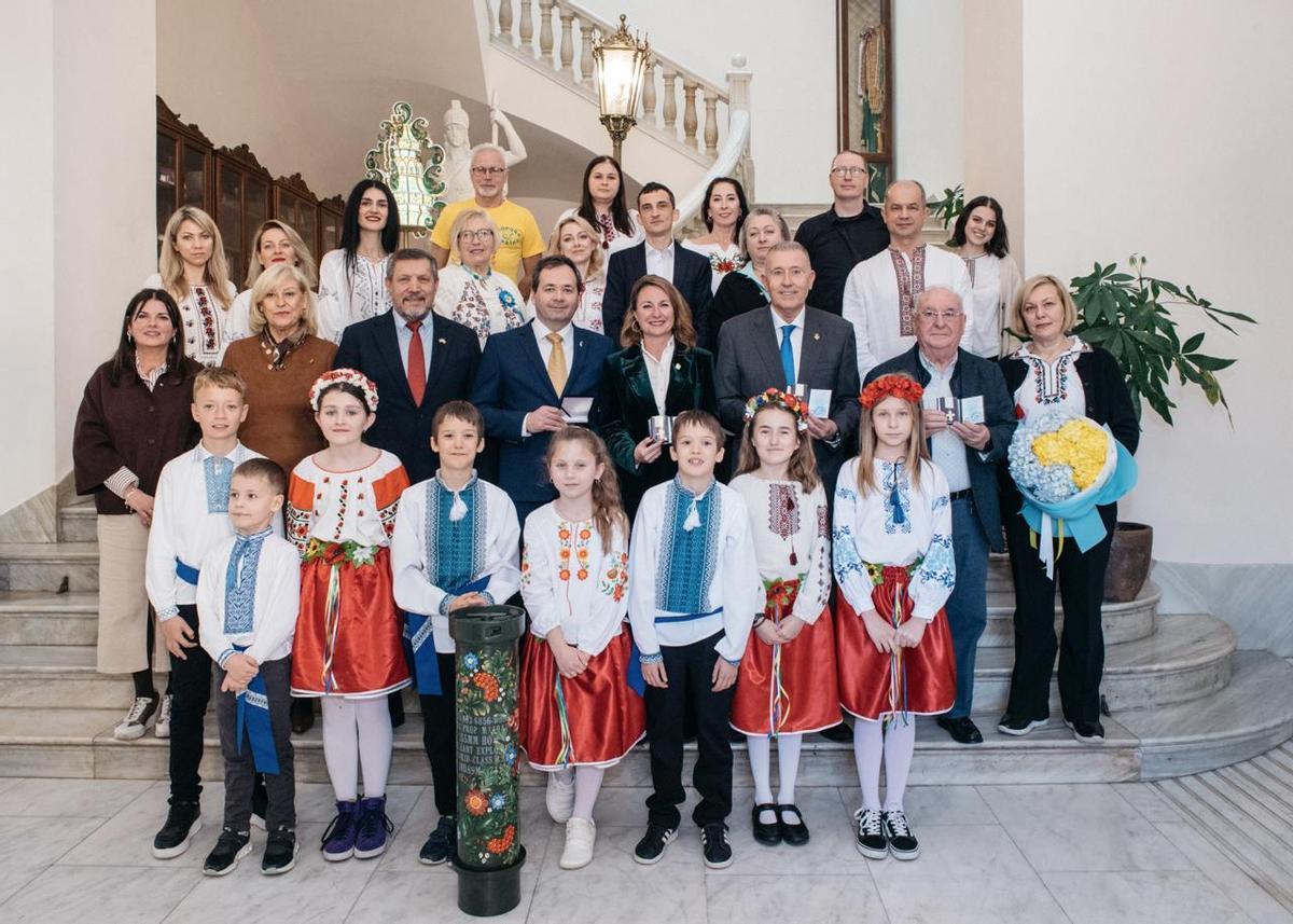 Imagen de grupo en el Ayuntamiento de Castelló.