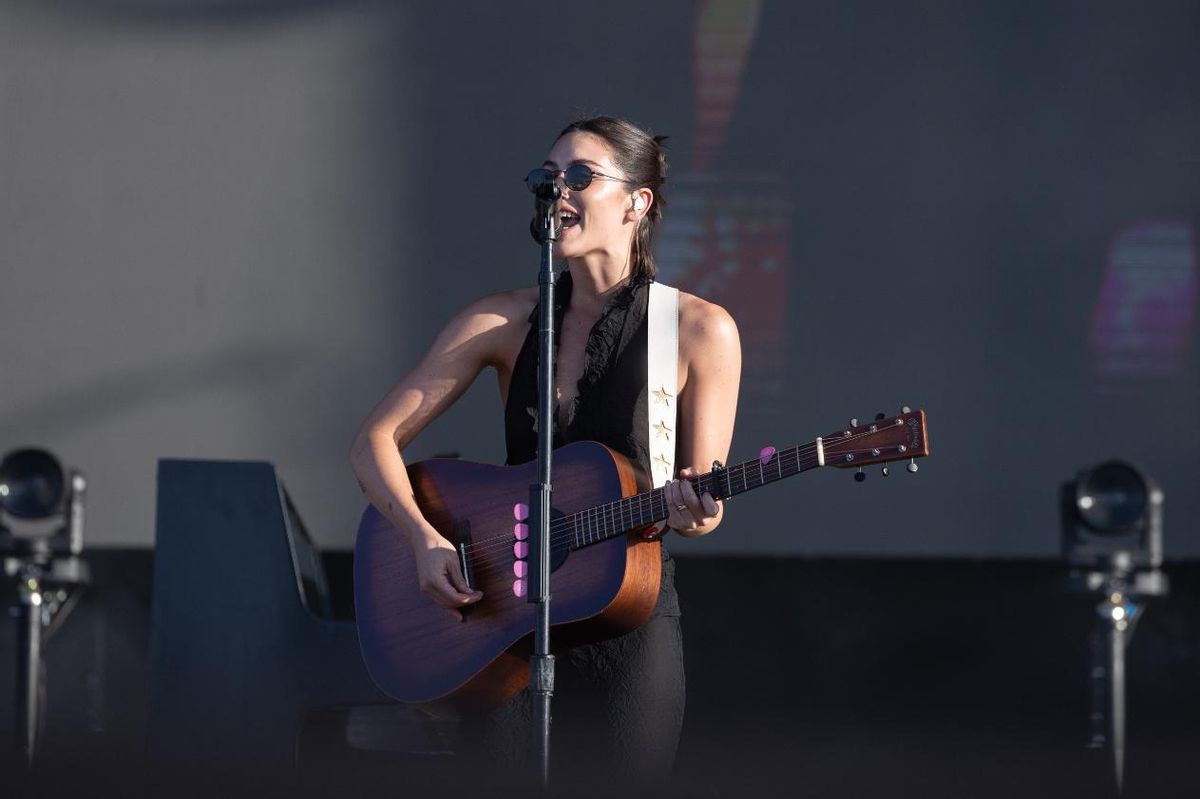 Gracie Abrams, momentos antes de que su concierto se quedase sin electricidad en Mad Cool.