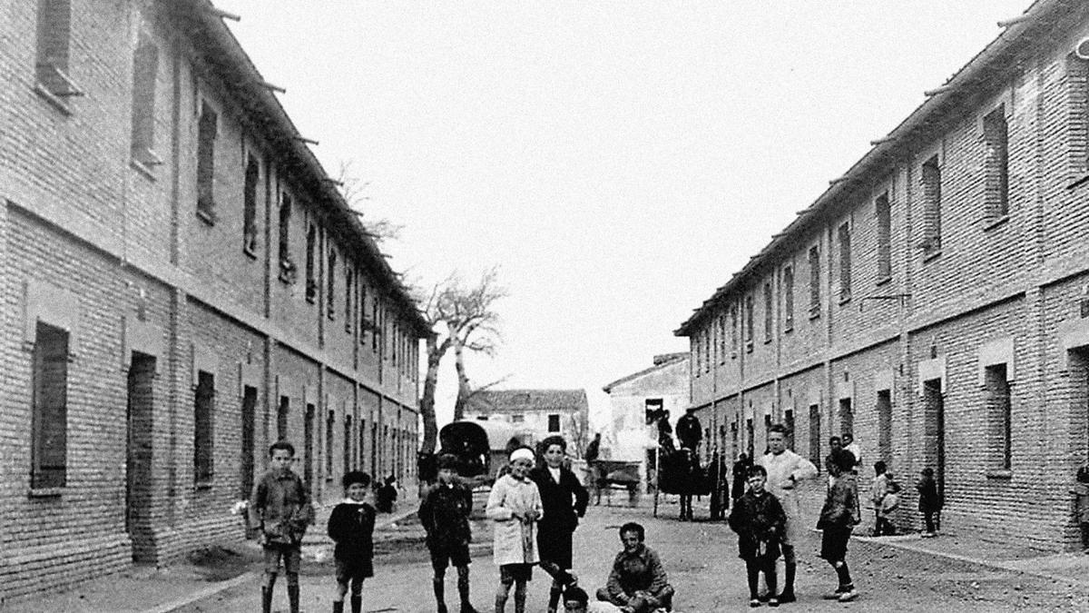 Con la aprobación del Arzobispo y el Gobernador quedó constituida en abril de 1913 la Cooperativa de San Antonio impulsada por Acción Católica, que se hizo con un terreno propiedad de Rafael Pamplona Escudero en 1918