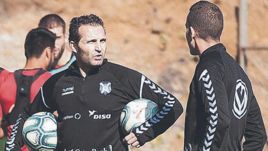 El técnico blanquiazul en el entreno de ayer.